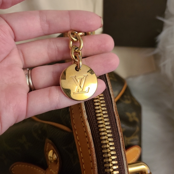 🔥Louis Vuitton Tivoli GM🔥 - Picture 10 of 15